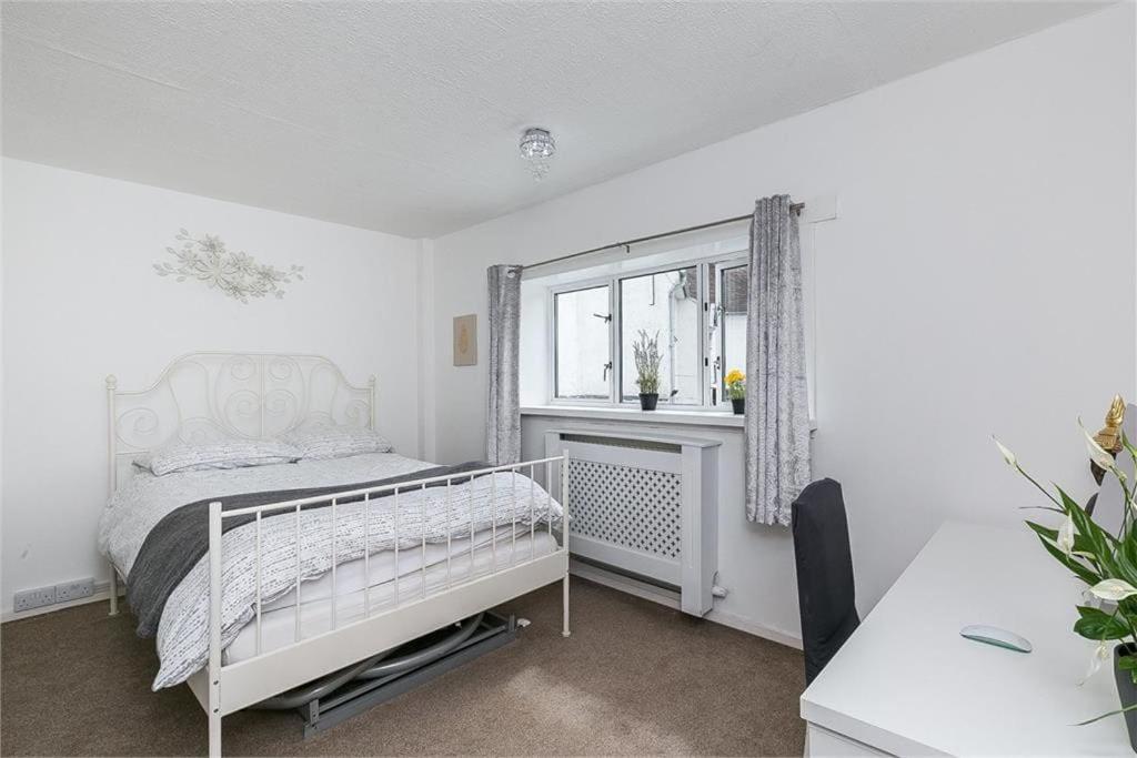 Dreghorn House 4 Bedrooms 3 Toilets 3 Reception Free Parking 233 Mbp Wifi EDI Exterior foto
