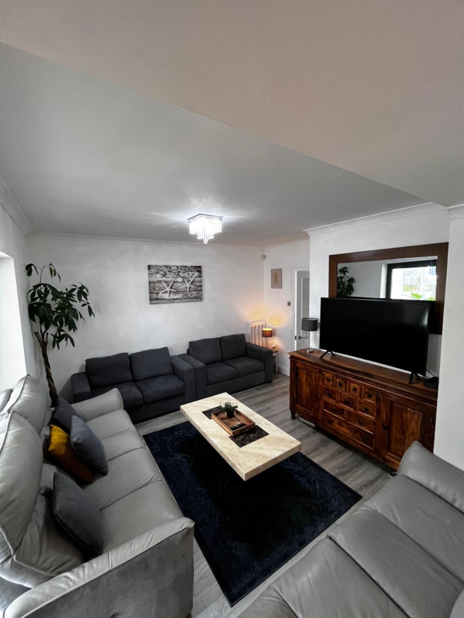 Dreghorn House 4 Bedrooms 3 Toilets 3 Reception Free Parking 233 Mbp Wifi EDI Exterior foto